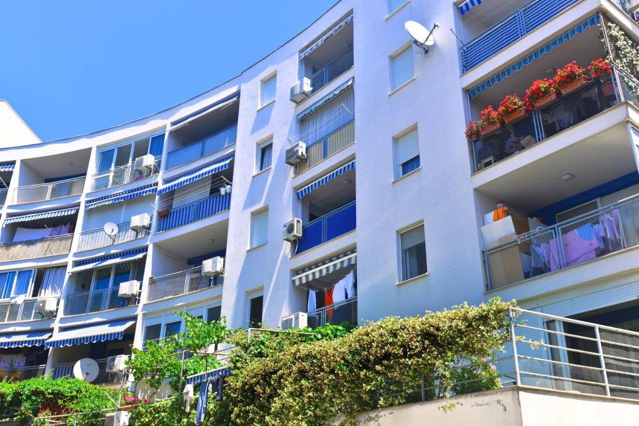 One Bedroom Apartment Terrace Parking Split Exterior foto